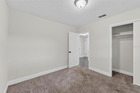 House in Tampa, Florida 3 bedrooms, 92.81 sq.m. № 2235577 - photo 21
