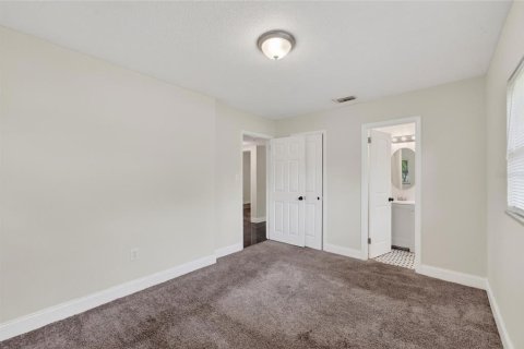House in Tampa, Florida 3 bedrooms, 92.81 sq.m. № 2235577 - photo 16