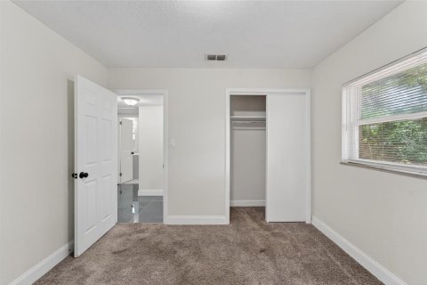 House in Tampa, Florida 3 bedrooms, 92.81 sq.m. № 2235577 - photo 19