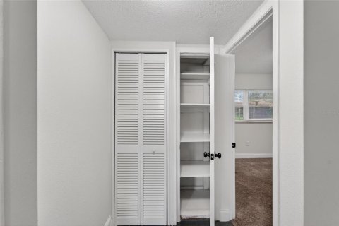 House in Tampa, Florida 3 bedrooms, 92.81 sq.m. № 2235577 - photo 24