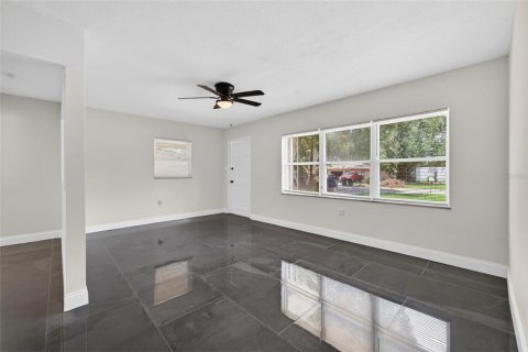 House in Tampa, Florida 3 bedrooms, 92.81 sq.m. № 2235577 - photo 10