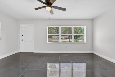 House in Tampa, Florida 3 bedrooms, 92.81 sq.m. № 2235577 - photo 9