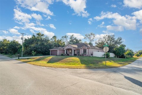 Villa ou maison à vendre à Port Charlotte, Floride: 4 chambres, 209.49 m2 № 2136246 - photo 3