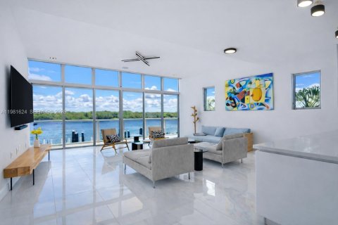 Adosado en venta en Hollywood, Florida, 3 dormitorios, 299.15 m2 № 2043572 - foto 2