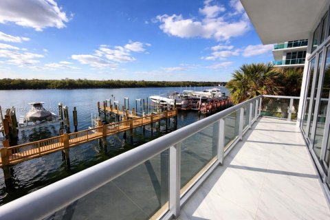 Adosado en venta en Hollywood, Florida, 3 dormitorios, 299.15 m2 № 2043572 - foto 3