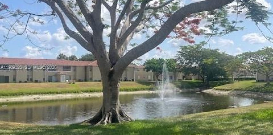 Кондоминиум с 2 спальнями в Корал-Спрингс, Флорида № 2051992