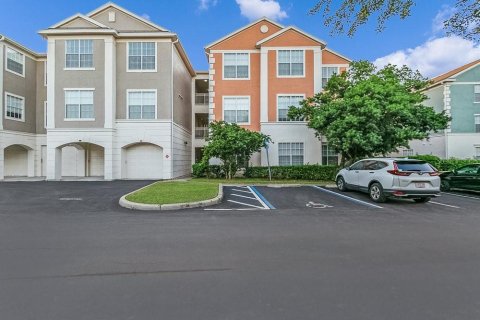Condo in Orlando, Florida, 2 bedrooms  № 1446782 - photo 1