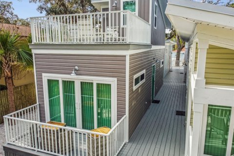 House in Dunedin, Florida 1 bedroom, 59.46 sq.m. № 790263 - photo 1