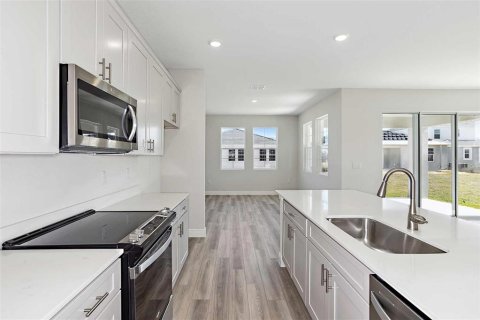 House in San Antonio, Florida 5 bedrooms, 282.52 sq.m. № 1677076 - photo 5