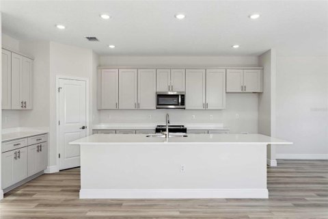 House in San Antonio, Florida 5 bedrooms, 282.52 sq.m. № 1677076 - photo 2