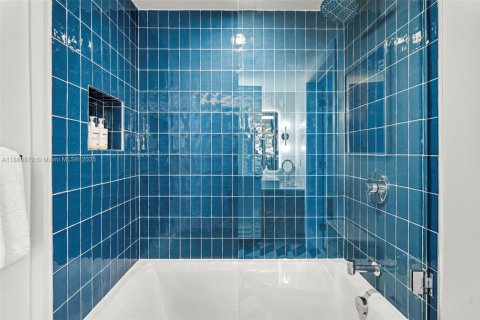 Condo in Miami, Florida, 2 bedrooms  № 2182007 - photo 8