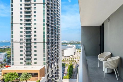 Condo in Miami, Florida, 2 bedrooms  № 2182007 - photo 16