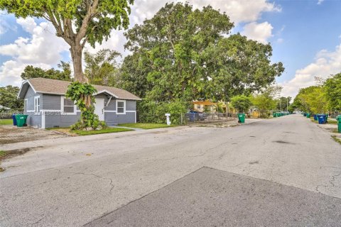 Casa en alquiler en Miami, Florida, 2 dormitorios, 66.89 m2 № 2079398 - foto 3
