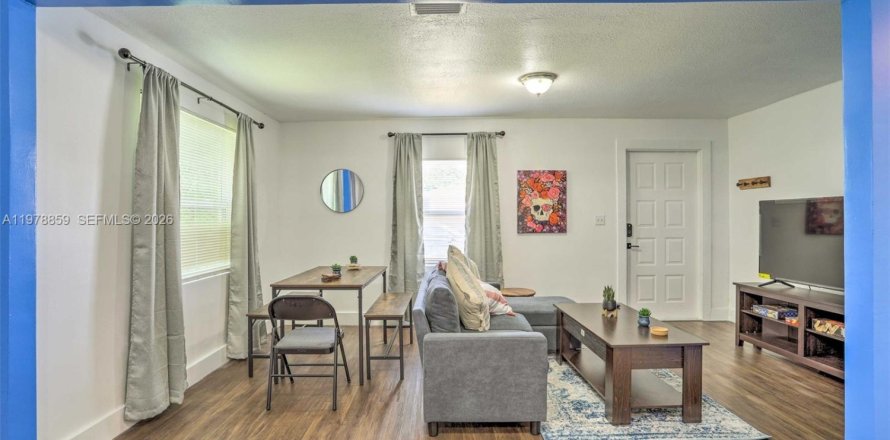 Casa en Miami, Florida 2 dormitorios, 66.89 m2 № 2079398