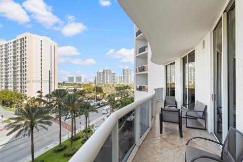 Condominio en venta en Sunny Isles Beach, Florida, 2 dormitorios, 133.31 m2 № 1980009 - foto 27