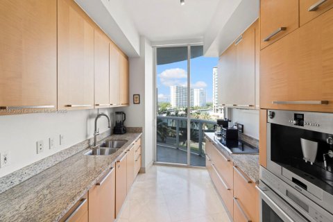 Condominio en venta en Sunny Isles Beach, Florida, 2 dormitorios, 133.31 m2 № 1980009 - foto 12
