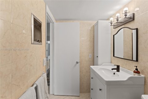 Купить кондоминиум в Халландейл-Бич, Флорида 1 спальня, 69.68м2, № 2052319 - фото 23