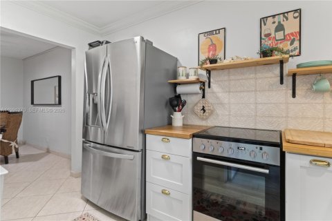 Купить кондоминиум в Халландейл-Бич, Флорида 1 спальня, 69.68м2, № 2052319 - фото 3