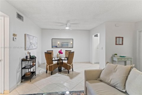 Купить кондоминиум в Халландейл-Бич, Флорида 1 спальня, 69.68м2, № 2052319 - фото 26