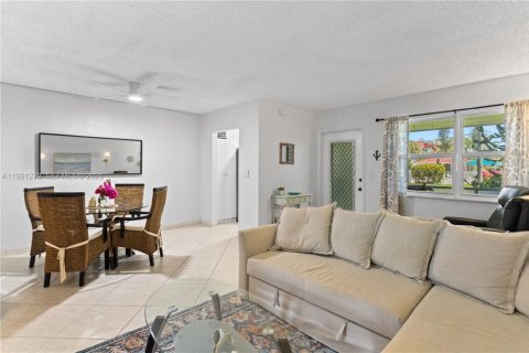 Купить кондоминиум в Халландейл-Бич, Флорида 1 спальня, 69.68м2, № 2052319 - фото 9