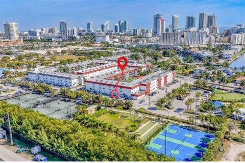 Кондоминиум с 1 спальней в Халландейл-Бич, Флорида № 2052319