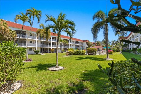 Купить кондоминиум в Халландейл-Бич, Флорида 1 спальня, 69.68м2, № 2052319 - фото 28