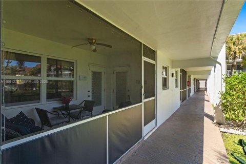 Купить кондоминиум в Халландейл-Бич, Флорида 1 спальня, 69.68м2, № 2052319 - фото 16