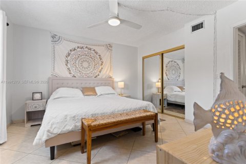 Купить кондоминиум в Халландейл-Бич, Флорида 1 спальня, 69.68м2, № 2052319 - фото 18