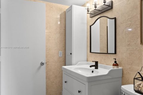 Купить кондоминиум в Халландейл-Бич, Флорида 1 спальня, 69.68м2, № 2052319 - фото 25