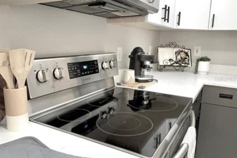 Купить таунхаус в Сент-Питерсберг, Флорида 3 комнаты, 134.99м2, № 2098949 - фото 15