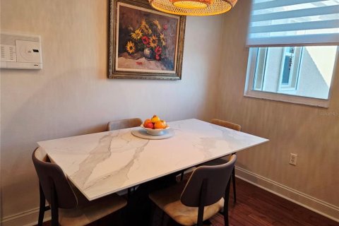 Condo in Naples, Florida, 2 bedrooms  № 2139158 - photo 5