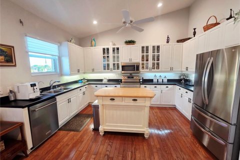 Condo in Naples, Florida, 2 bedrooms  № 2139158 - photo 2