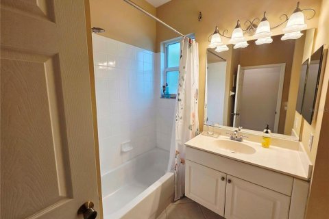Condo in Naples, Florida, 2 bedrooms  № 2139158 - photo 16