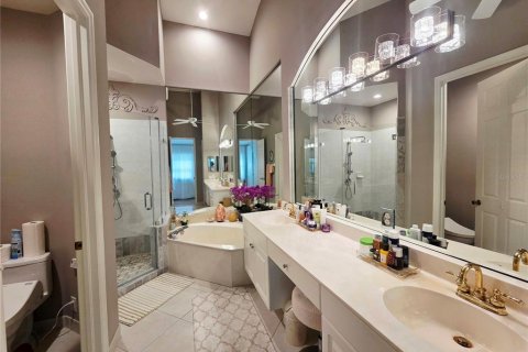 Condo in Naples, Florida, 2 bedrooms  № 2139158 - photo 12