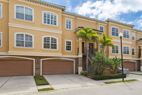 Touwnhouse à vendre à New Port Richey, Floride: 3 chambres, 183.2 m2 № 2406529 - photo 3