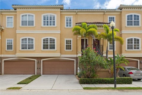 Touwnhouse à vendre à New Port Richey, Floride: 3 chambres, 183.2 m2 № 2406529 - photo 2