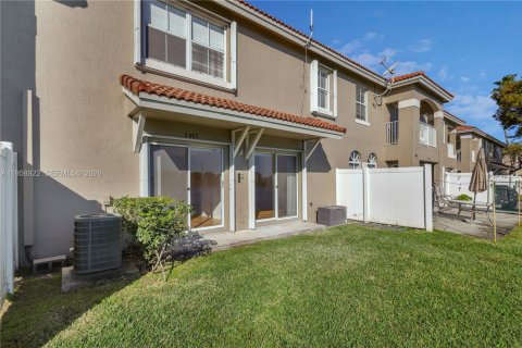 Townhouse in Miramar, Florida 3 bedrooms, 142.7 sq.m. № 2017596 - photo 26