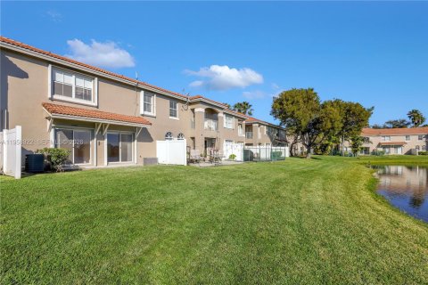 Townhouse in Miramar, Florida 3 bedrooms, 142.7 sq.m. № 2017596 - photo 29