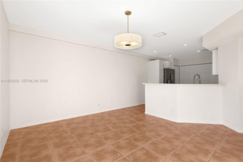 Townhouse in Miramar, Florida 3 bedrooms, 142.7 sq.m. № 2017596 - photo 9