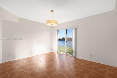 Townhouse in Miramar, Florida 3 bedrooms, 142.7 sq.m. № 2017596 - photo 8