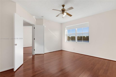 Townhouse in Miramar, Florida 3 bedrooms, 142.7 sq.m. № 2017596 - photo 18