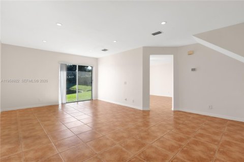 Townhouse in Miramar, Florida 3 bedrooms, 142.7 sq.m. № 2017596 - photo 5