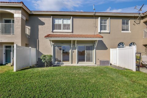 Townhouse in Miramar, Florida 3 bedrooms, 142.7 sq.m. № 2017596 - photo 27