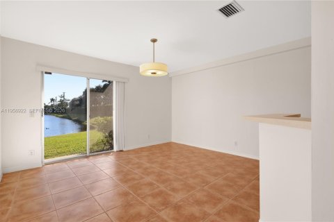 Townhouse in Miramar, Florida 3 bedrooms, 142.7 sq.m. № 2017596 - photo 7