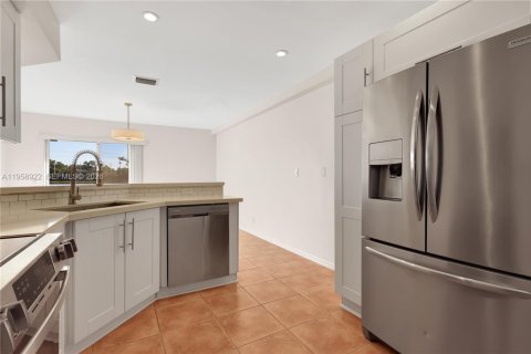 Townhouse in Miramar, Florida 3 bedrooms, 142.7 sq.m. № 2017596 - photo 14