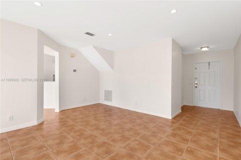 Townhouse in Miramar, Florida 3 bedrooms, 142.7 sq.m. № 2017596 - photo 6