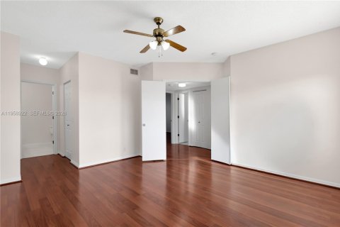 Townhouse in Miramar, Florida 3 bedrooms, 142.7 sq.m. № 2017596 - photo 19