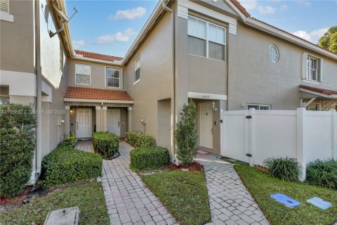 Townhouse in Miramar, Florida 3 bedrooms, 142.7 sq.m. № 2017596