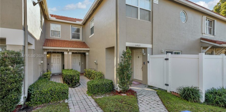 Townhouse in Miramar, Florida 3 bedrooms, 142.7 sq.m. № 2017596