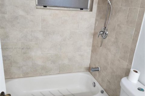 Купить кондоминиум в Майами, Флорида 1 спальня, 65.03м2, № 2173459 - фото 7